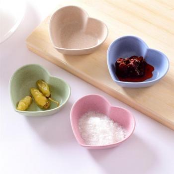 4 Pcs Heart-Shaped Appetizer Plates in Wheat Straw