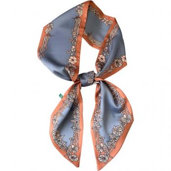 Écharpe de cou en soie avec motif floral