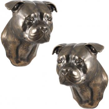 Bustino di Staffordshire Terrier Inglese – Elegante Decoro Casa