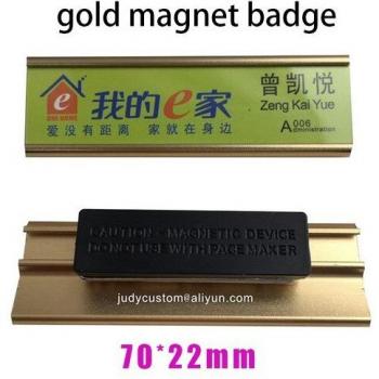 Porte-badge en métal avec support