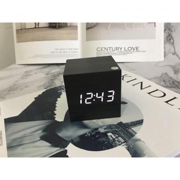 Houten Digitale Wekker met Voice Control