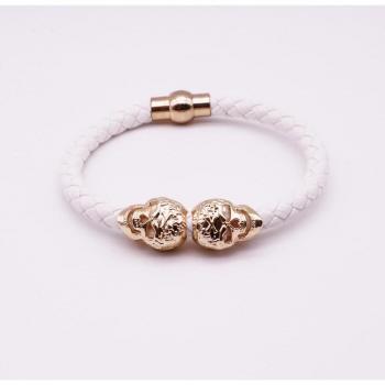 D &Ampere; D Lederarmband mit goldenen Schädeln