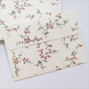 Elegante Blüten-Umschläge mit Kirschrosen-Motiv, B6 Handwerksgröße, Set von 10