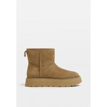 Stradivarius Flat Leather Ankle Boots with Faux Fur