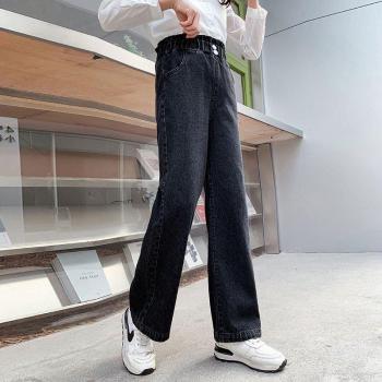 Trendige weite Jeans für Schule und Freizeit