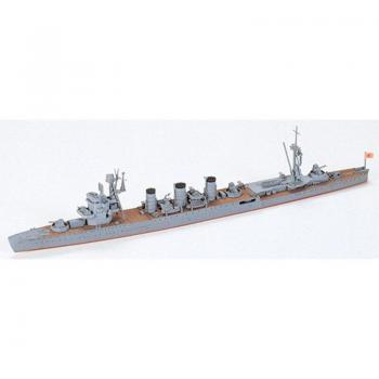 Isuzu Croiseur léger 1/700 par Tamiya