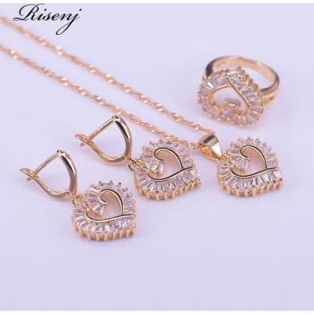 Risenj: Elegante Conjunto de Joyería de Oro con Circón