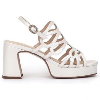 Sandalias de piel con tacón de mujer de Pedro Miralles en tonos blancos, modelo ASÁN, hechas a mano en España