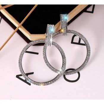 Joyería dulce de mujer: pendientes redondos de metal en forma de geometría