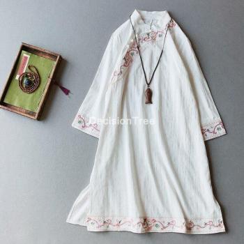 Robe Aodai en lin et coton brodée