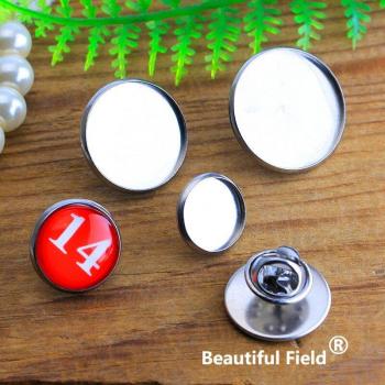 Accesorio de Broche: Base de Acero Inoxidable + Cabujón Redondo, Bandeja Camafeo Blanco (8‑25 mm) – 10 unidades