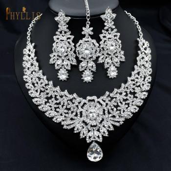 C30 Collares y Pendientes Brilla