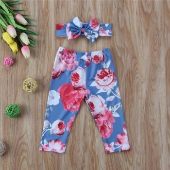 Freundliche Baby-Mädchenhose aus Blumenstoff