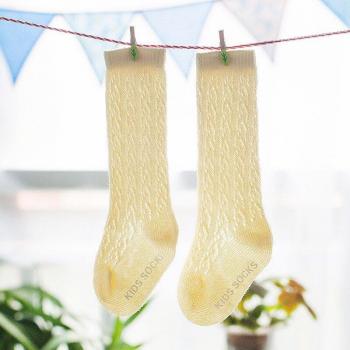 Chaussettes bébé coloris jaune, bleu, blanc pour saison chaude