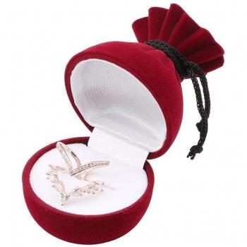 Rosa de Granada: Estuche de Joyería con Fundas de Terciopelo y Anillos