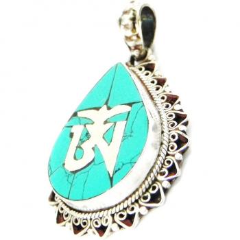 Bijou Élégant : Pendentif Hatari en Argent et Turquoise