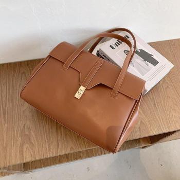Versatile High-Capacity Tote