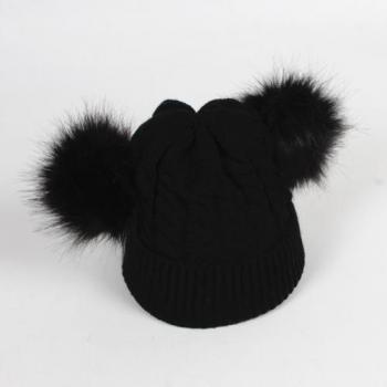 Freundliche Winterkappe mit geflochtenem Design
