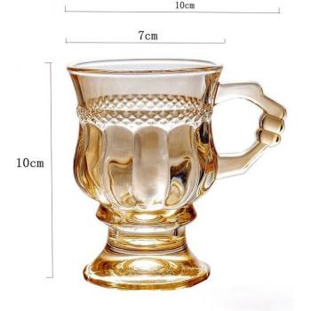 Taza de vidrio con relieve