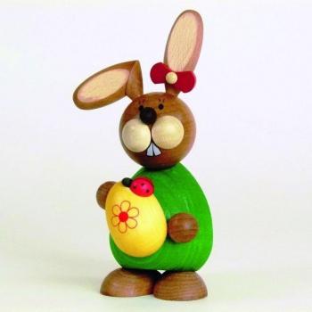 Erzgebirgs‑Osterhase mit Ei & Käfer (Ullrich Neuhausen)