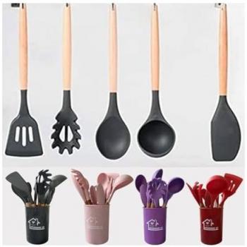 Set di Utensili da Cucina in Silicone con Manico in Legno e Resistenti