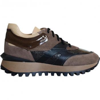 Calzature sportive femminili in pelle