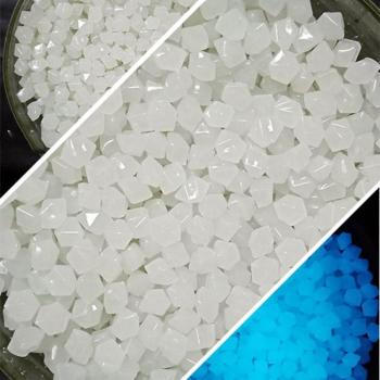 Galets Brillants dans l'Obscurité