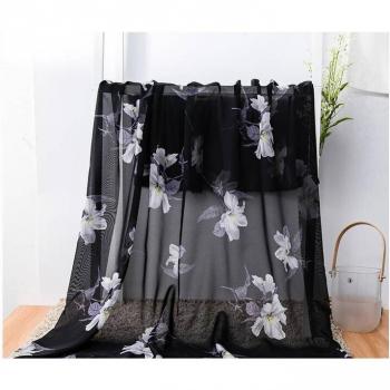 Tissu noir et blanc en mousseline de soie à motif floral pêche