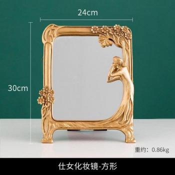 Espejo pequeño para maquillaje dorado