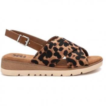 Xti Calzado Versátil para Mujeres – Hebilla y Diseño Animal