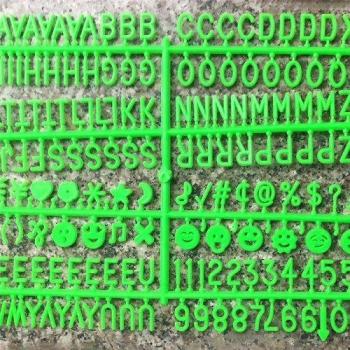 Tablero de letras y números de plástico
