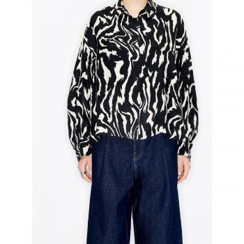 Camisa de mujer de Bimba y Lola con estampado de tigre líquido