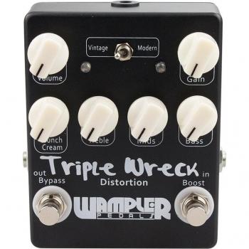 Pedal de guitarra con efectos de distorsión y retardo