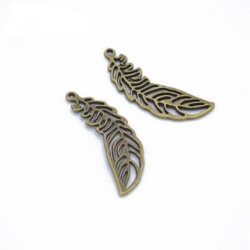 Three-Tone Feather Metal Garment Accessory