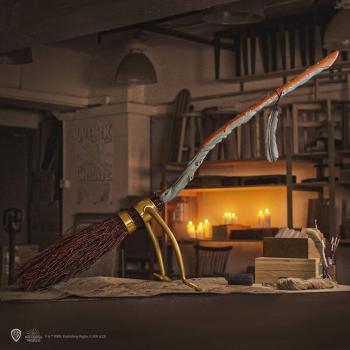 Harry Potter Feuerblitz Besen Replik 2022 Edition