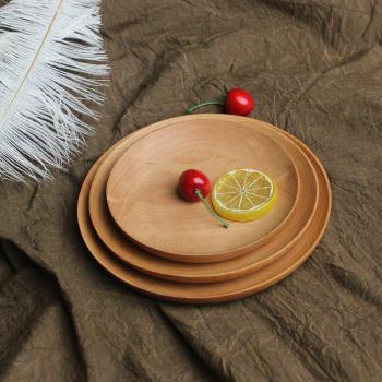 Tazón de Madera Natural – Plato Rústico para Frutas en Bandeja Oscura
