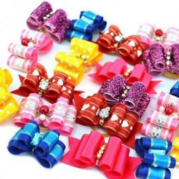 Accesorio de Moda Canina: Lazo de Damasco y Diamantes