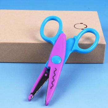 Tijeras de colores para scrapbooking