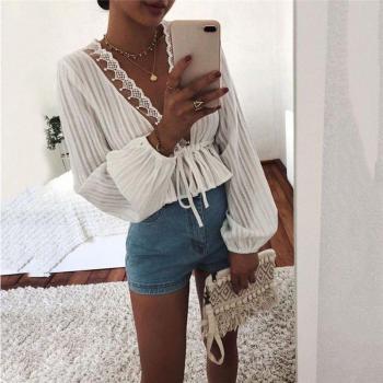 Top Elegante con Detalle de Encaje y Cuello en V, para Mujer