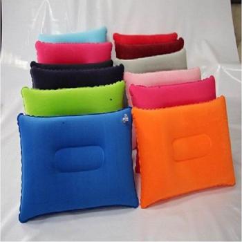 Engranaje de campamento con almohada de aire compacta y ligera