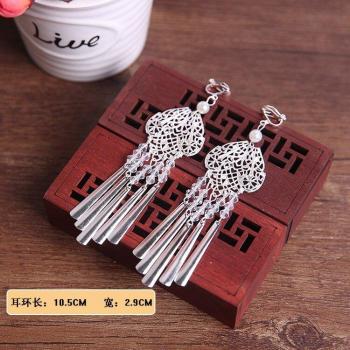 Conjunto de Pendientes con Borla