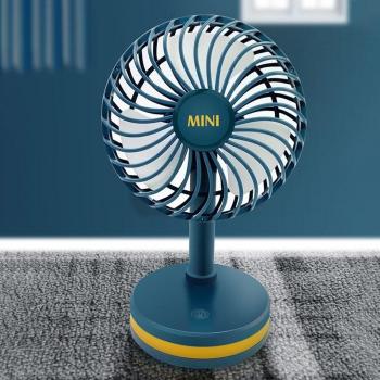 Kompakter USB Tischventilator mit einstellbarem Winkel