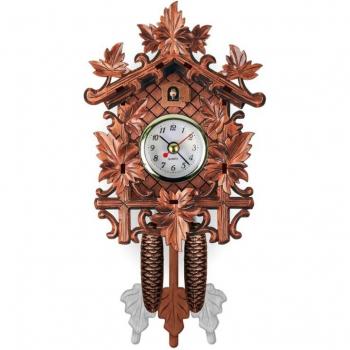 Rustikale Kuckucksuhr aus Holz mit Vogel und Zeitglocke