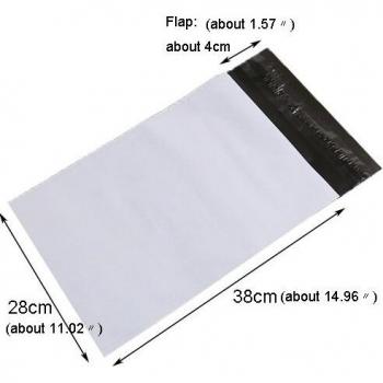 Sachet postal en plastique blanc