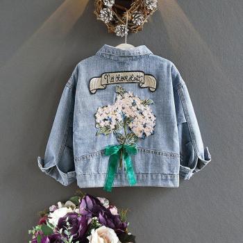 Blouse à manches longues en denim brodé fleurs – tenue d’automne
