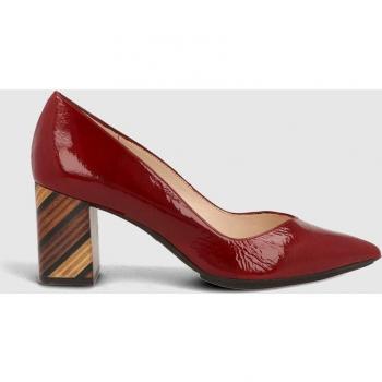 Zapatos de salón con tacón geométrico en charol granate | Lodi