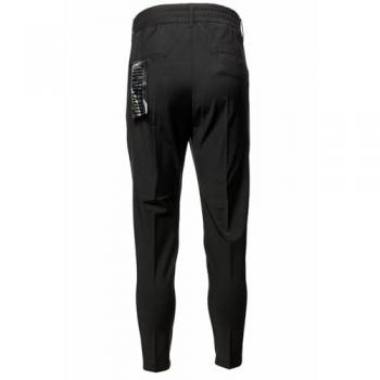 Abbigliamento DYRKORN Chasy Nero piegato frontalmente