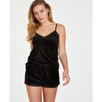 Pantalón corto negro de terciopelo con encaje