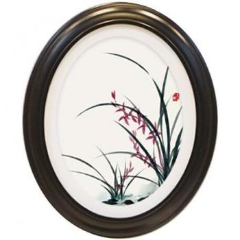 Stylish Oval Photo Display