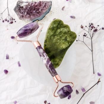 Set Gua Sha con Rullo di Ametista e Piede di Corvo